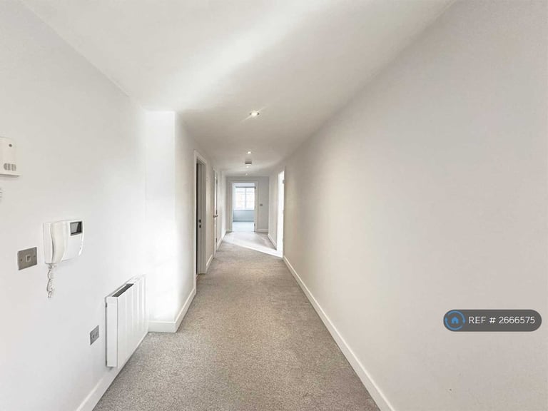 2 bedroom flat in George Street, Prestwich, Manchester, M25 (2 bed) (#2666575)