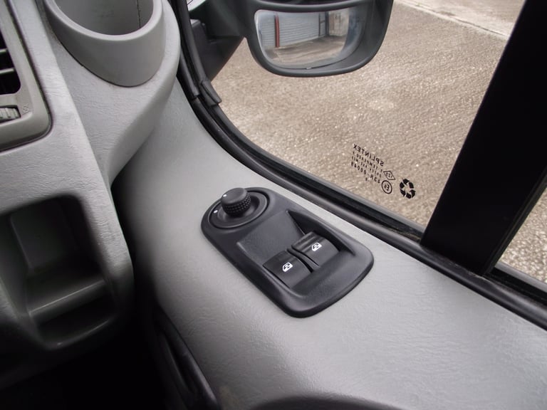 Renault Trafic Vauxhall Vivaro High roof LWB van sat nav
