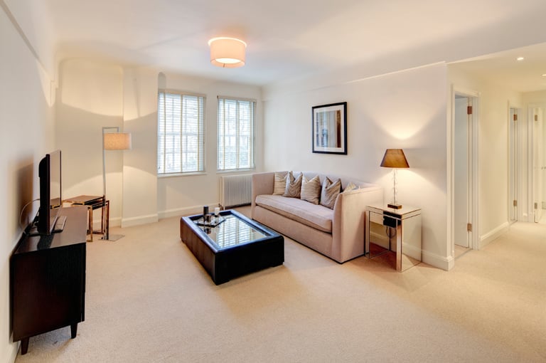Two bedroom, two bathroom apartment in Chelsea SW3 in South