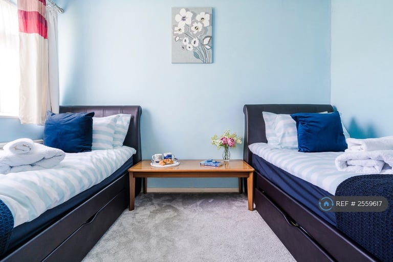 4 bedroom house in Waveney Rise, Oadby, Leicester, LE2 (4 bed) (#2559617)