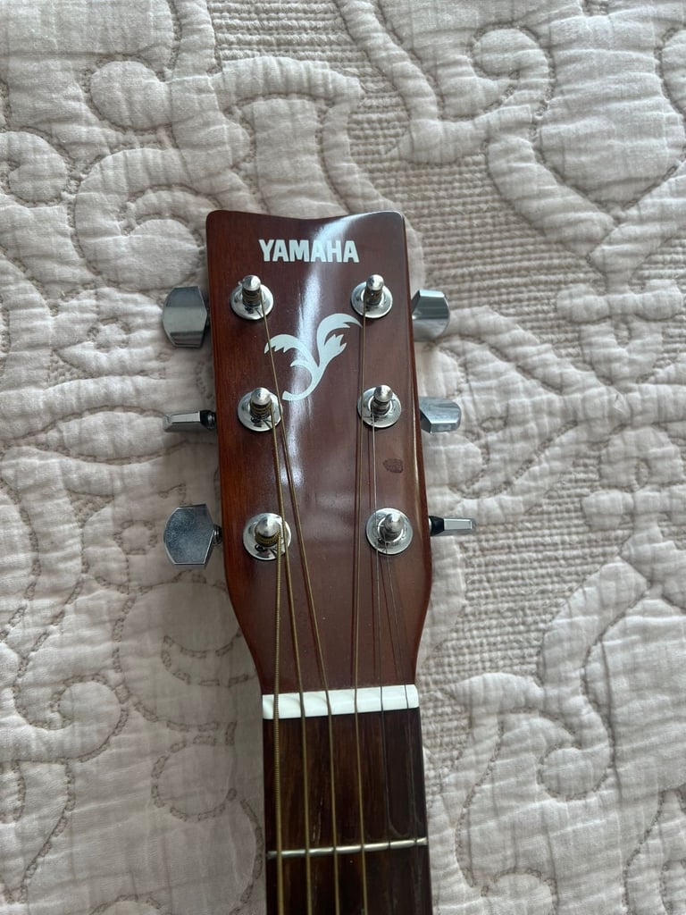 Yamaha f310 Guitar like new