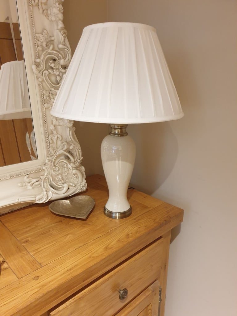 Cream crackle glazed lamp