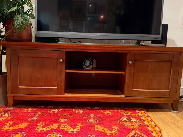 Gorgeous wood TV stand - excellent condition