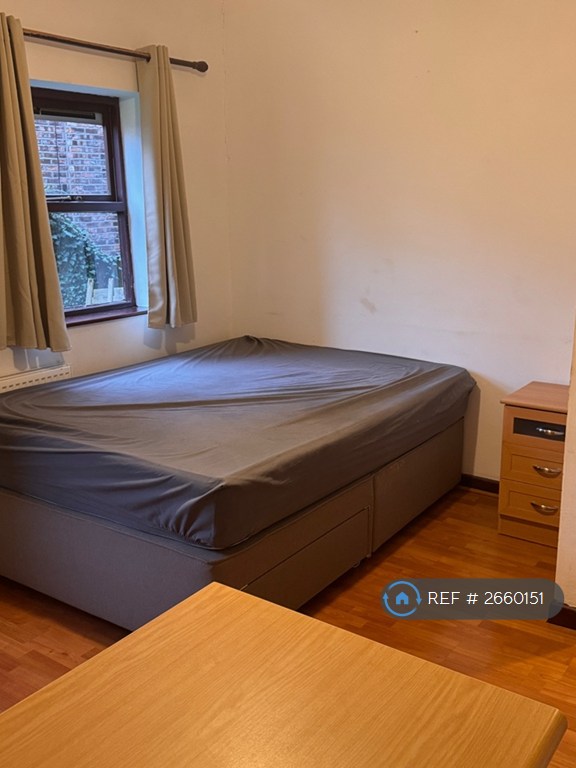 2 bedroom flat in Circular Rd, Manchester, M20 (2 bed) (#2660151)