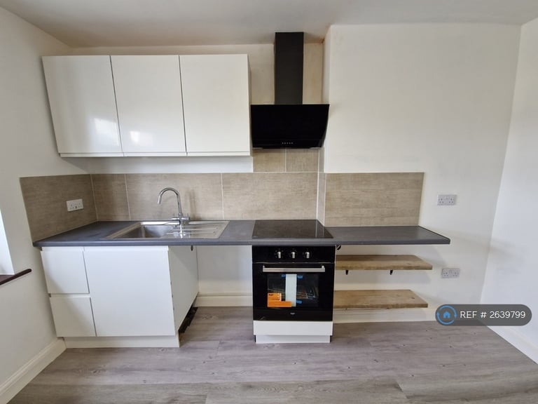 2 bedroom flat in Smisby Road, Ashby-De-La-Zouch, LE65 (2 bed) (#2639799)