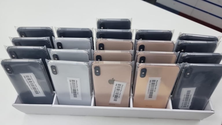 iPhone Xs Max LIKE NEW BOXED