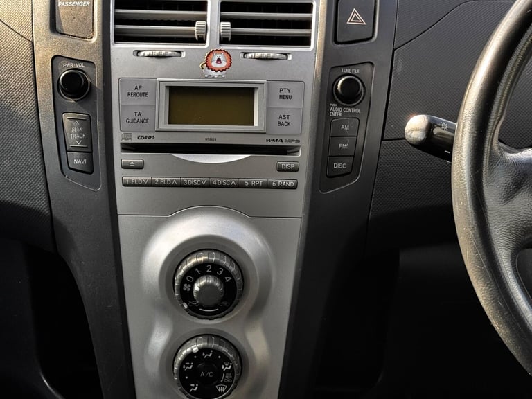  Toyota Yaris 1.3 VVT-i Zinc Hatchback 5dr Petrol Manual (141 g/km, 85 bhp) Petrol Manual