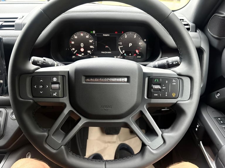 2025 Land Rover Defender 2025 3.0 D250 Hard Top X-Dynamic SE Auto PANEL VAN Diesel Automatic