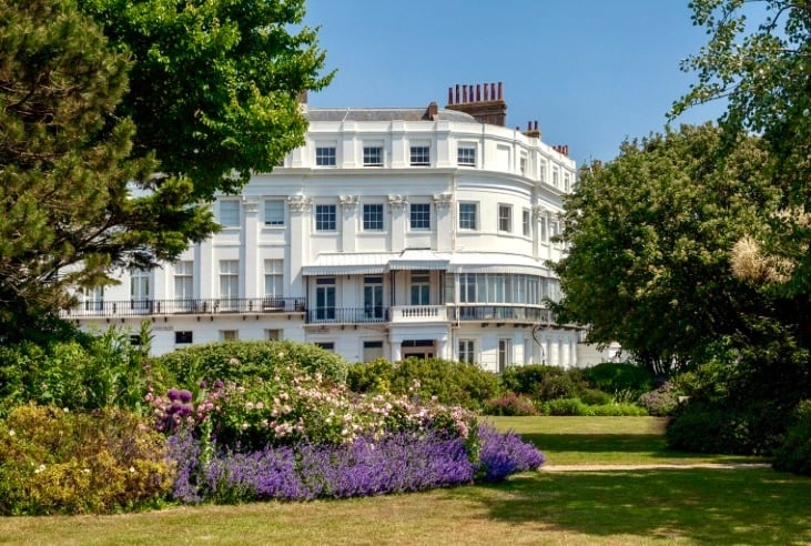 SUPERB, FURNISHED SEA VIEW APARTMENT