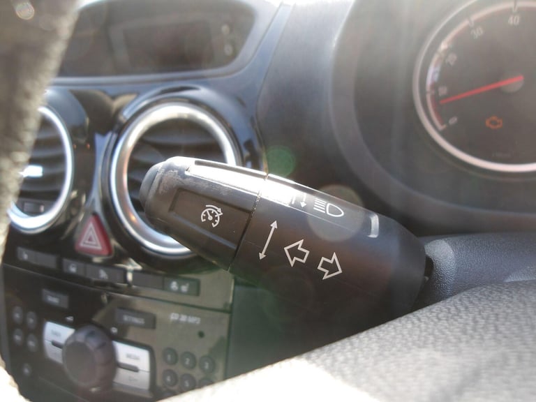 2013 Vauxhall Corsa 1.2i ecoFLEX 16V SE Euro 5 (s/s) 5dr HATCHBACK Petrol Manual