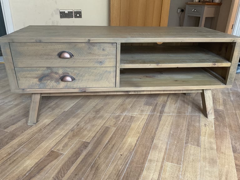image for For sale, beautiful rustic TV table
