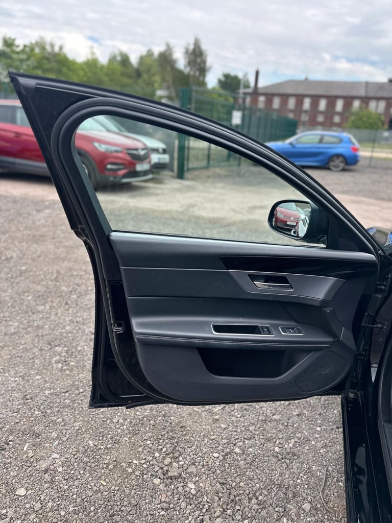 2018 Jaguar XF 2.0i R-Sport Auto Euro 6 (s/s) 4dr SALOON Petrol Automatic