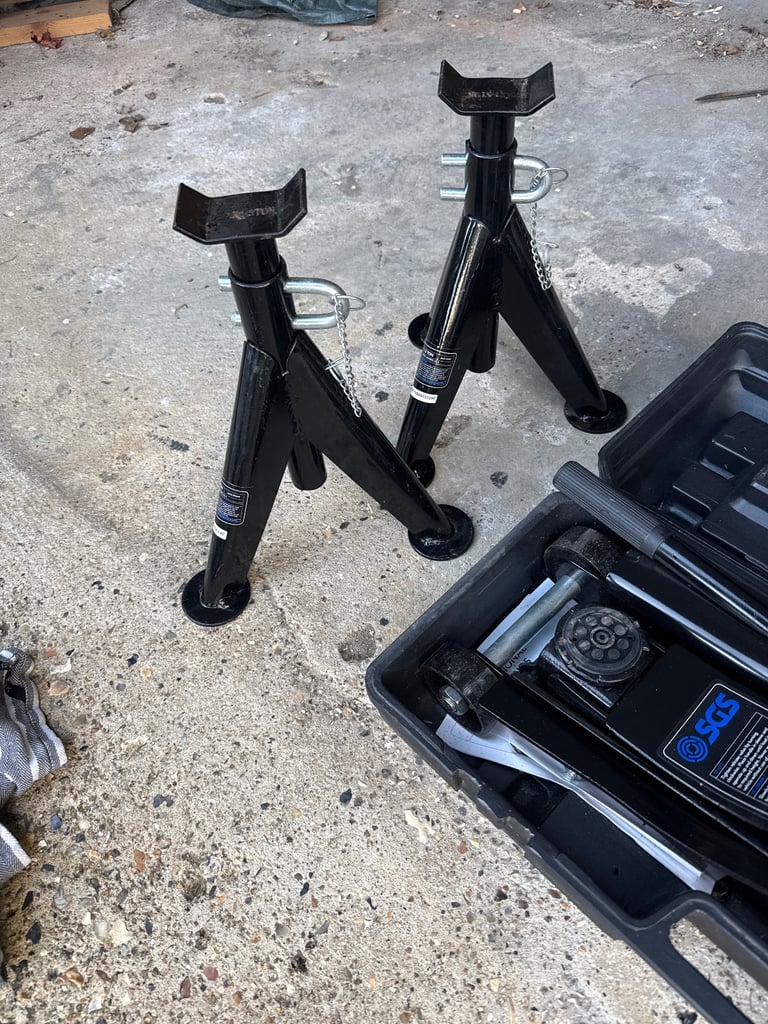 2 Ton Trolley Jack & 2 Jack Stands