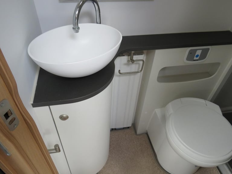 Bailey Autograph Approach 75/2 4 Berth Fixed Bed