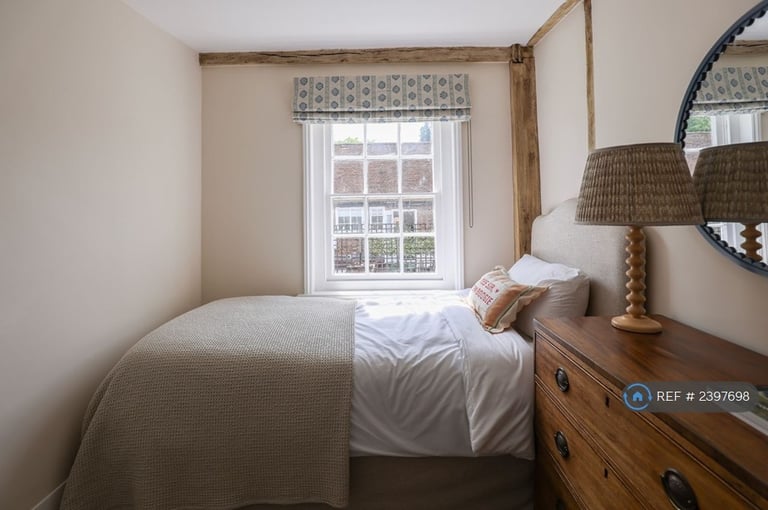 3 bedroom flat in High Street, Harpenden, AL5 (3 bed) (#2397698)