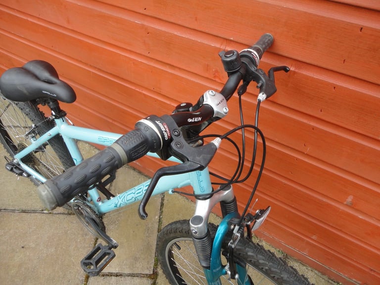 Apollo XC26S bike, 17 inch frame, 28 inch wheels, 18 gears, front suspension, working order