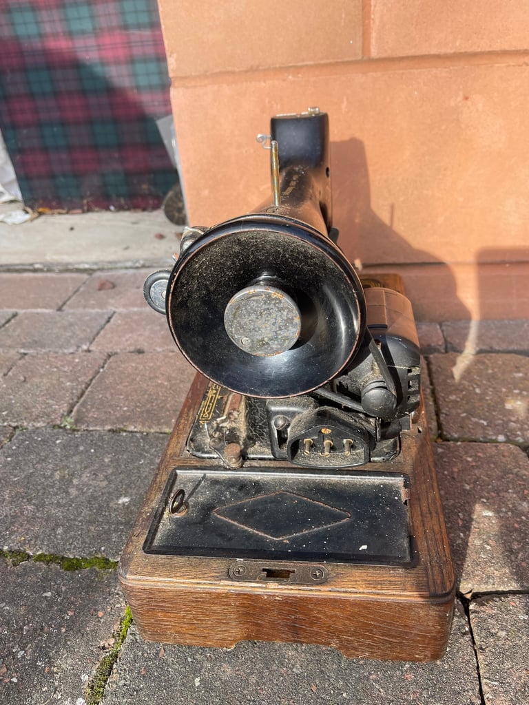 Vintage Singer Sewing Machine 