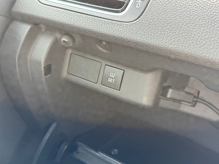 2011 61 VOLKSWAGEN POLO 1.2 MATCH HATCHBACK 5DR PETROL MANUAL EURO 5 (60 PS)