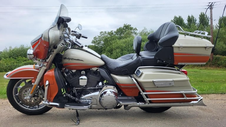 2010 10 HARLEY DAVIDSON FLHTCUSE 4 CVO ELECTRAGLIDE 1800 UC SE ELECTRA GLIDE