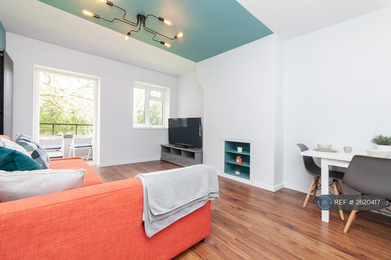 image for 3 bedroom flat in Elmshurst Crescent, London, N2 (3 bed) (#2620417)