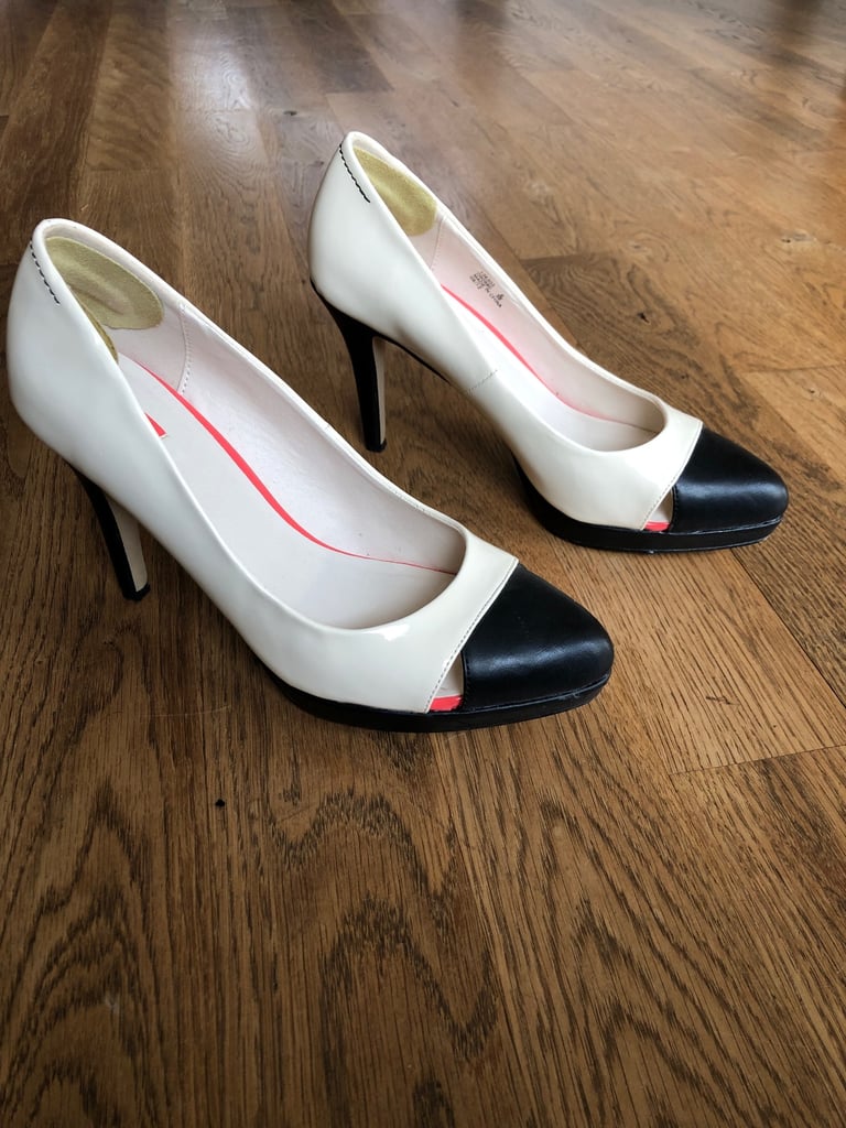 image for Ladies cream patent heels size 6