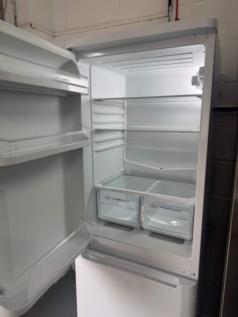 Indesit Freestanding fridge freezer - Free Same Day Delivery