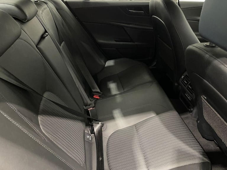 2018 Jaguar XE 2.0d Portfolio Saloon 4dr Diesel Manual Euro 6 (s/s) (180 ps) Saloon Diesel Manual