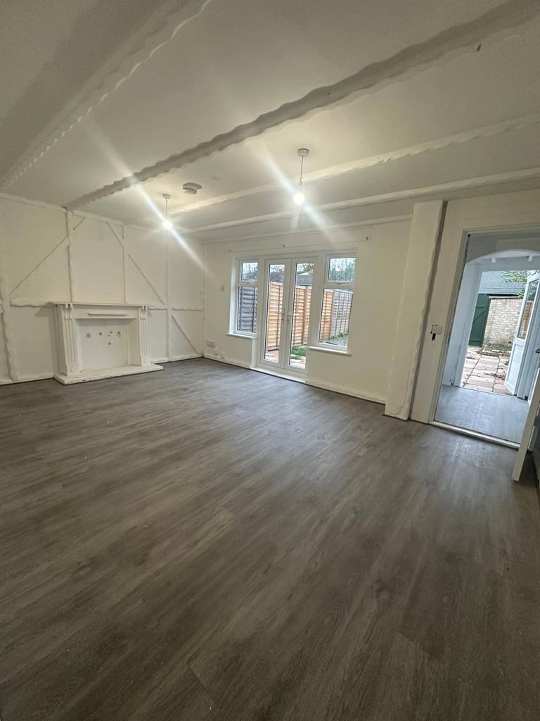 Spacious 3 Bedroom with 2 Reception House Available To Let In Romford (SS13 3PD)