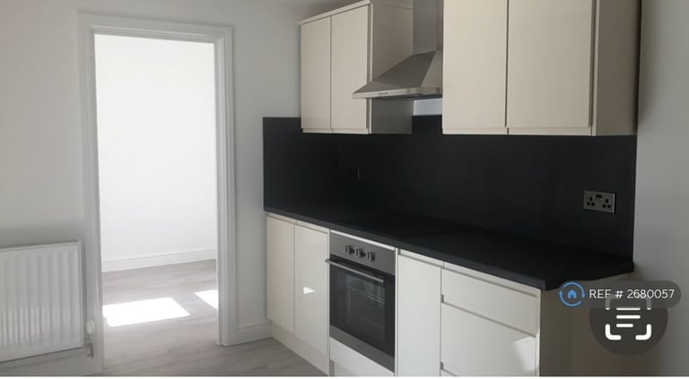 image for 4 bedroom house in Dunsbury Way, Havant, PO9 (4 bed) (#2680057)