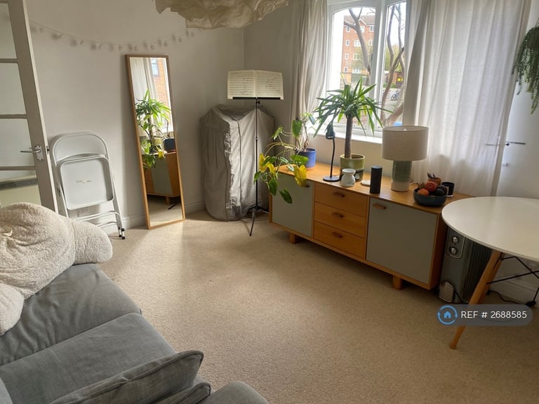 Studio flat in John Williams Close, London, SE14 (#2688585)