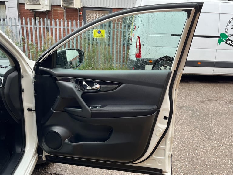 2017 Nissan Qashqai 1.2 DIG-T Acenta XTRON Euro 6 (s/s) 5dr HATCHBACK Petrol Automatic