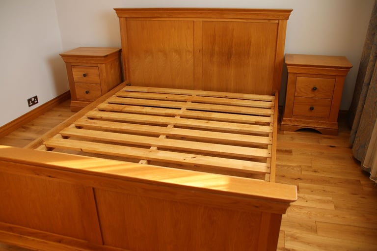 image for King Size Solid Oak Louis Bed Frame + 2 Bedside Tables (UK Delivery)