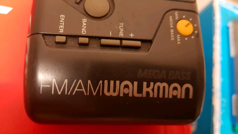 Sony walkman SRF-M45 FM/AM Mega Bass Portabl Radio 