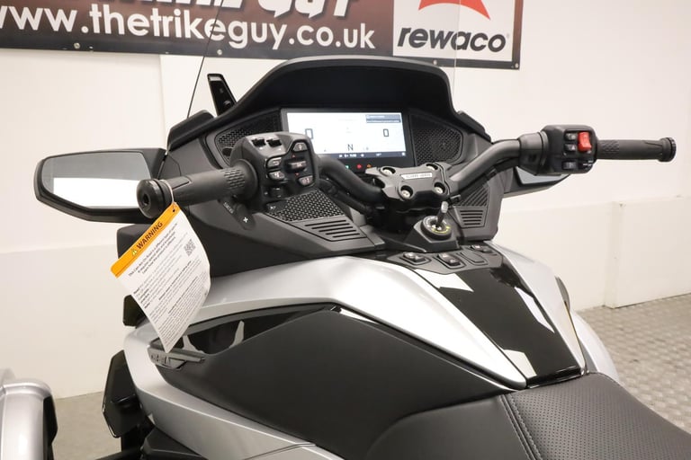2025 Can-Am Spyder RT Limited Trike Hyper Silver Metallic - IN STOCK NOW 