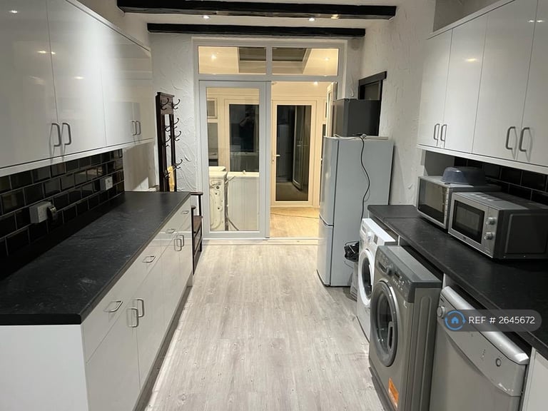 1 bedroom in Sunset Road, London, SE5 (#2645672)