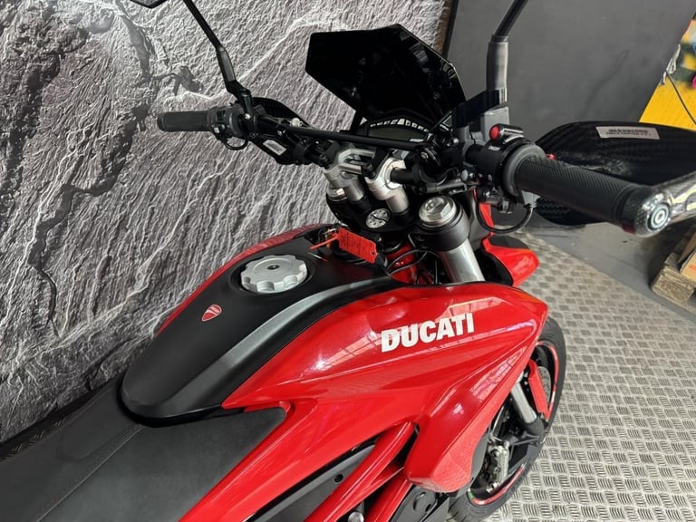 DUCATI HYPERMOTARD 821 2015
