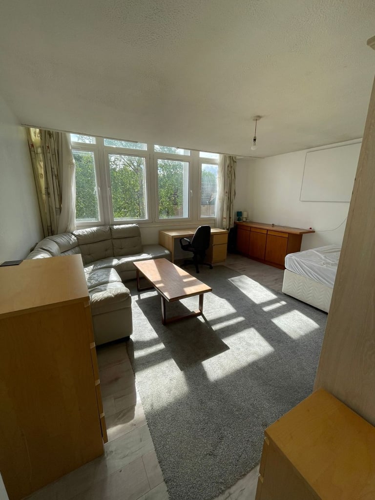 Super spacious beautiful double bedroom flat