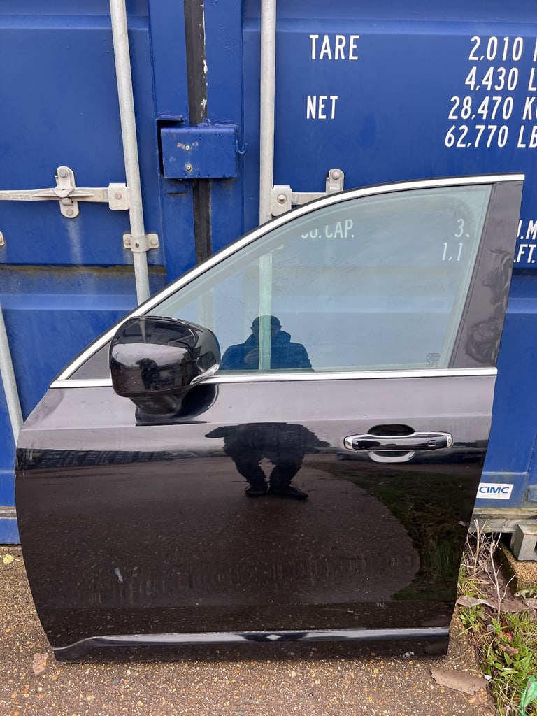 image for Volvo XC90 Front Passengers Door in Black 2017