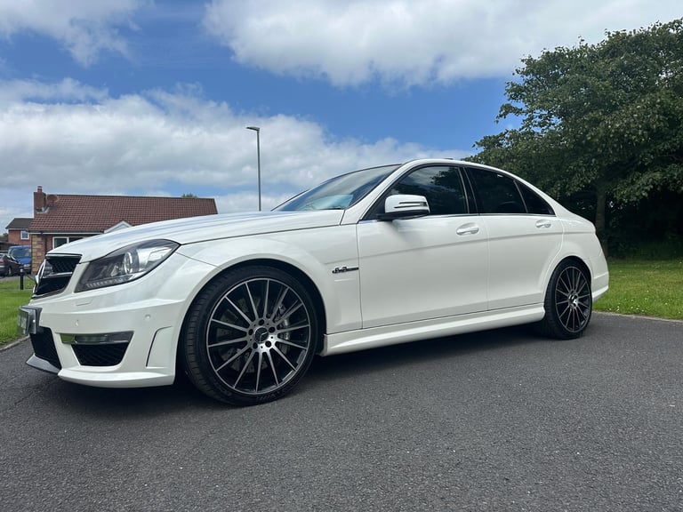 *** 2012 Mercedes-Benz C63 AMG 6.2 V8 460 BHP *** SUN-ROOF 