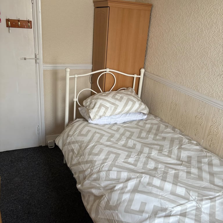 Single room Darlington 
