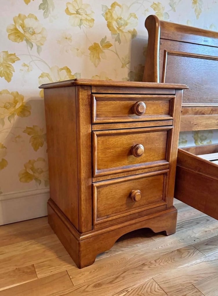 Creole Willis & Gambier sleigh king size bed frame & 2 bedside tables 