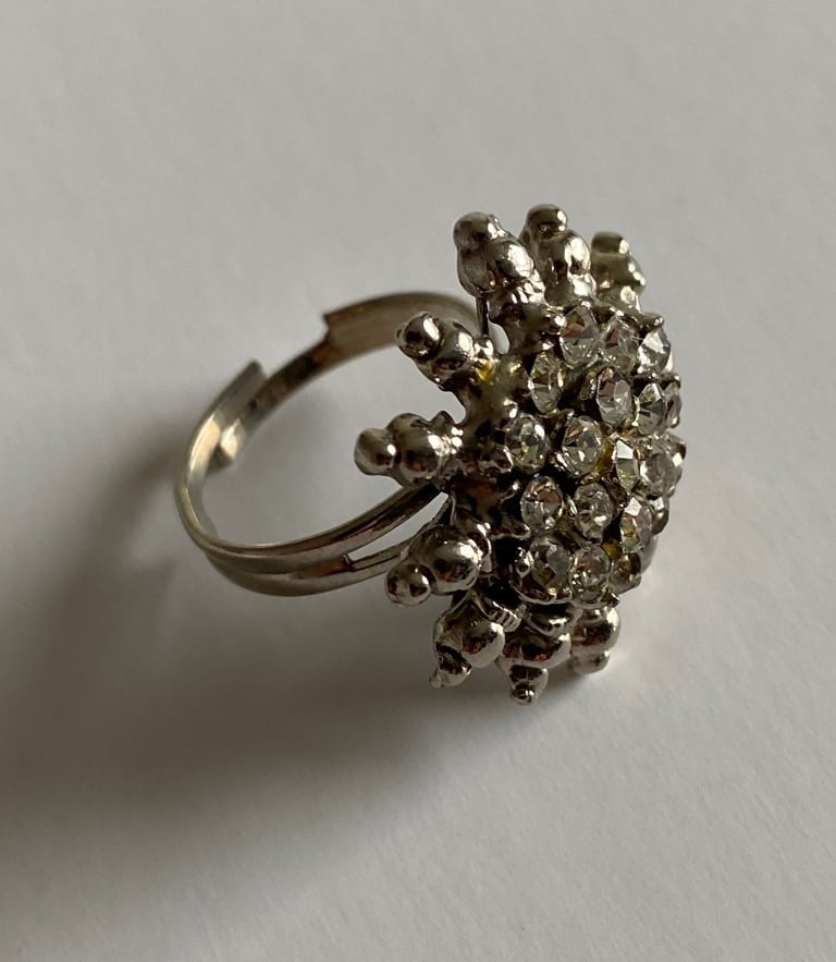 Star Shaped Cluster Ring with Adjustable Band 