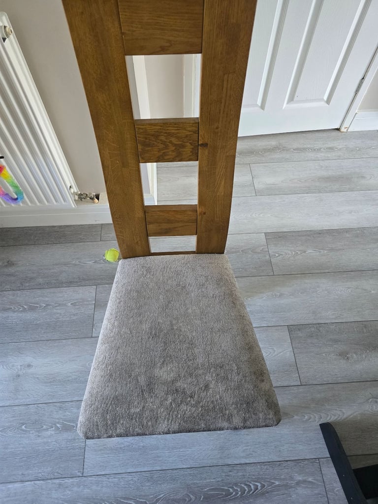 Oak Furnitureland 6 foot extendable table and chairs £400 ono