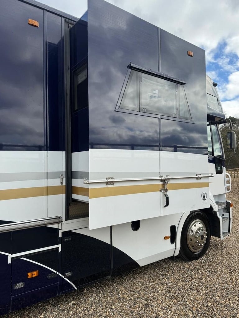 2007 Iveco STRALIS 7 HORSE LEHEL HORSEBOX Diesel Automatic
