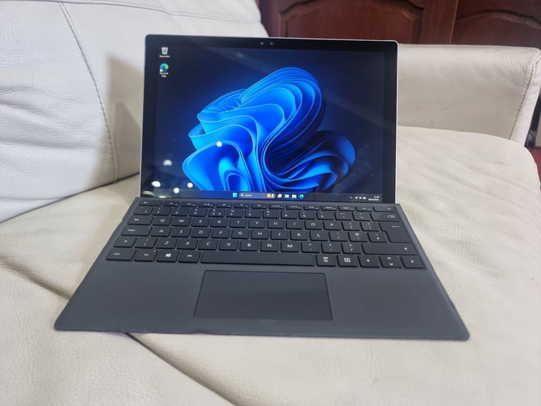 image for Microsoft Surface Pro 4. i7 6650U, 8GB RAM, 256GB NVME.