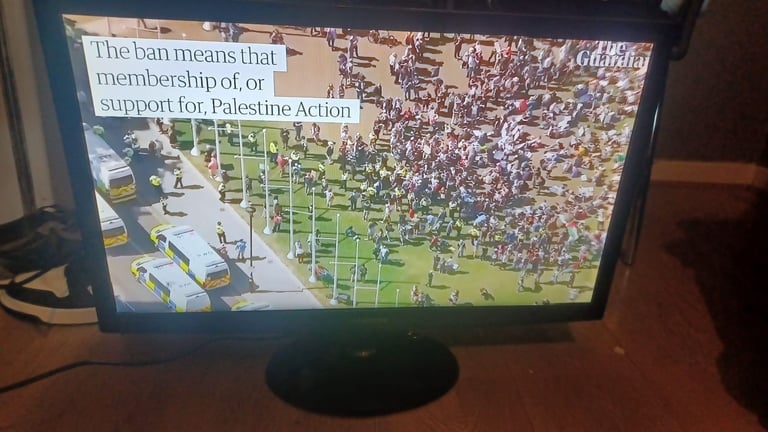 FREE DELIVERY excellent 27 SAMSUNG LED HDTV freeveiw channels inbuilt 