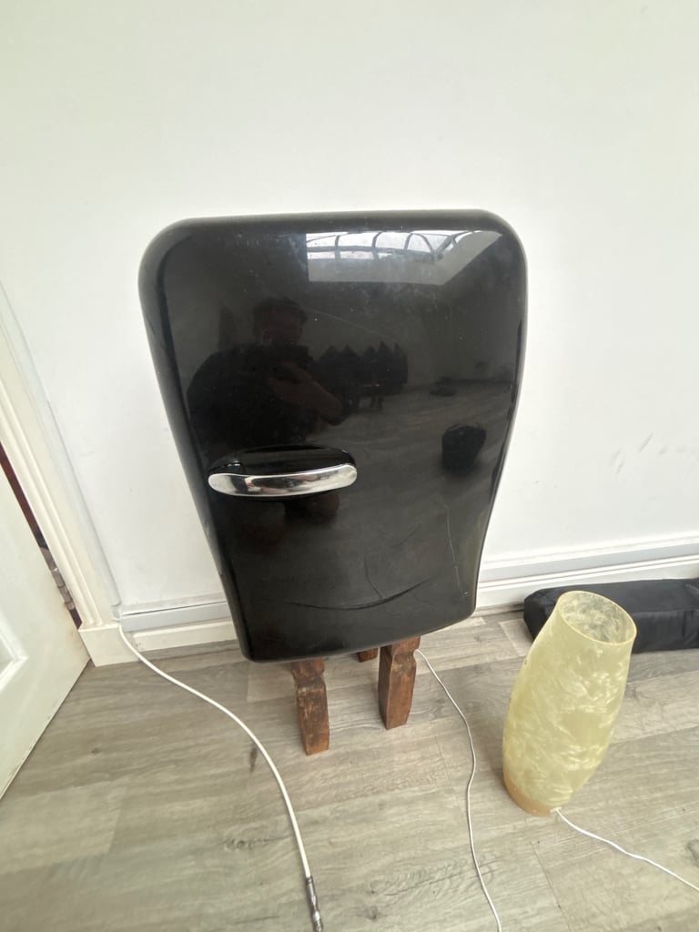 12v and mains hot and cold fridge ideal for camper