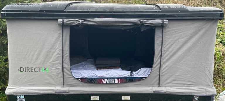 Hard shell roof tent