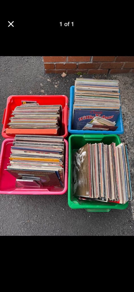 Large bundle of vinyl records 