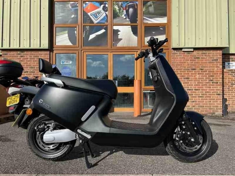 YADEA G5 ELECTRIC SCOOTER  *** 66 MILES ***